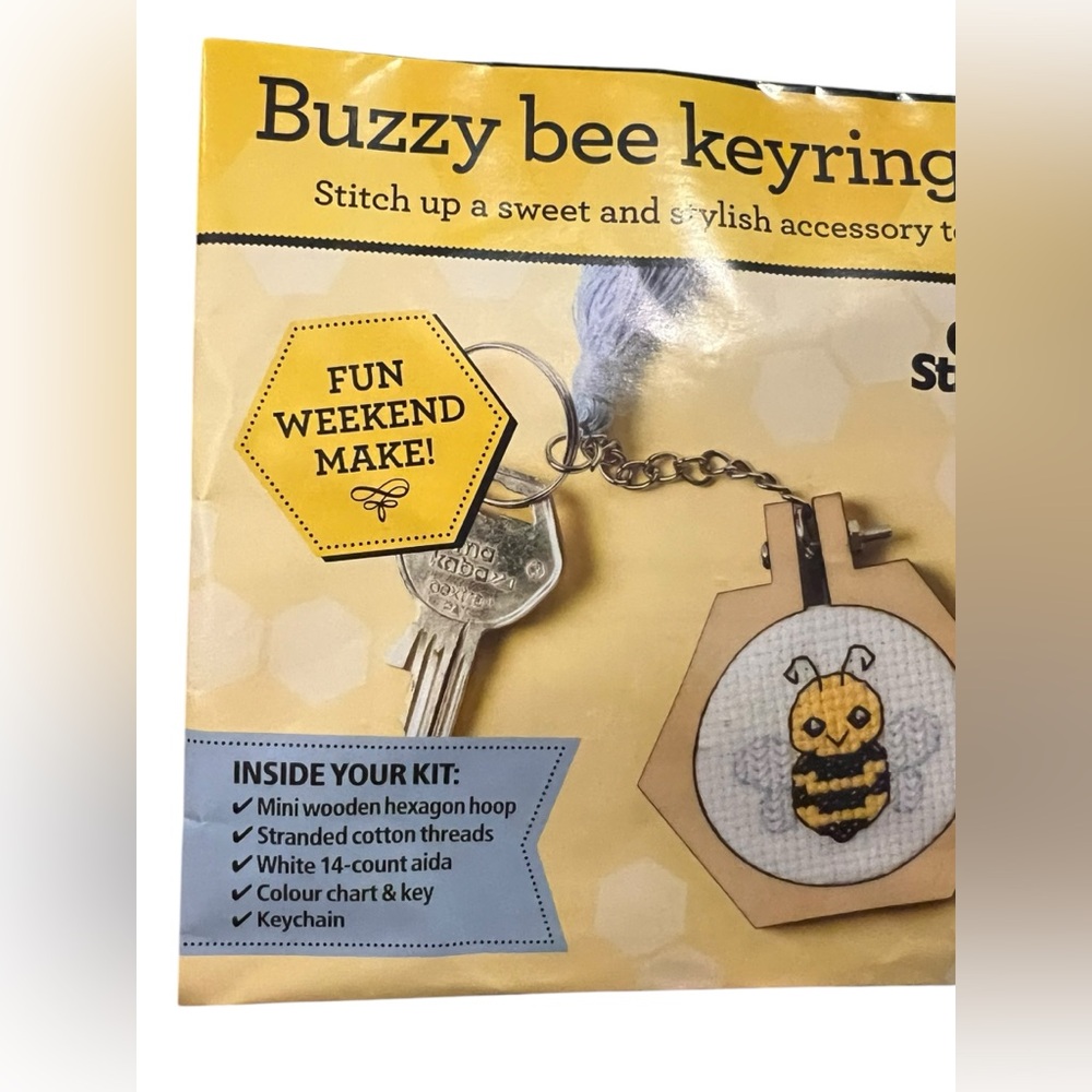 Buzzy Bee Keyring Kit Wood Hexagon World Of Cross Stitch 14 Count Mini CUTE! New